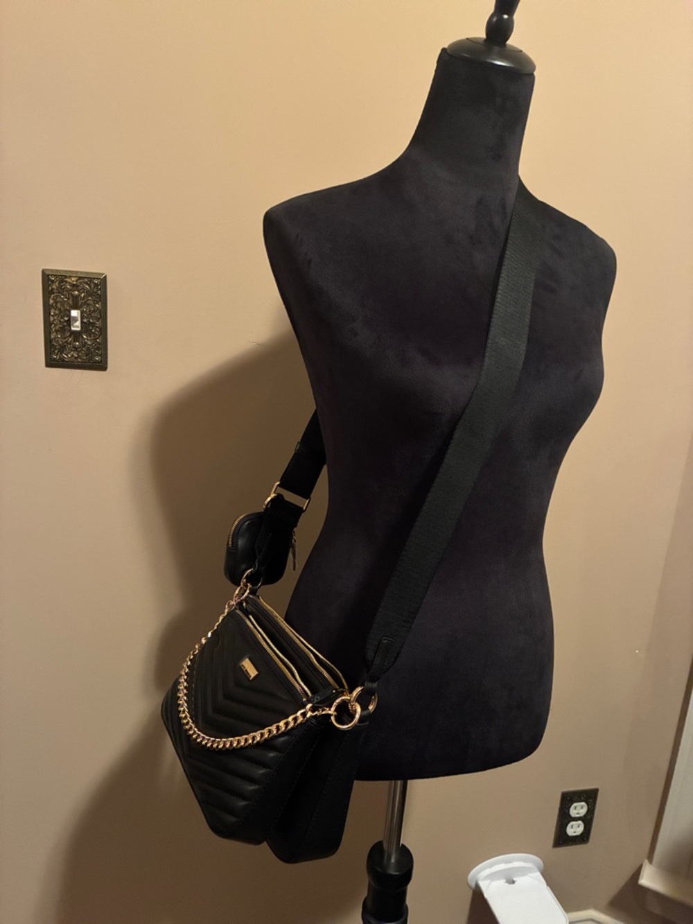Crossbody Multi-Set Handbag - Picture 7 of 9